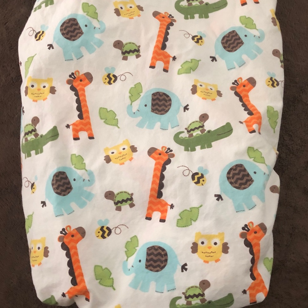 Circo Multicolor Logo Baby fitted crib sheet